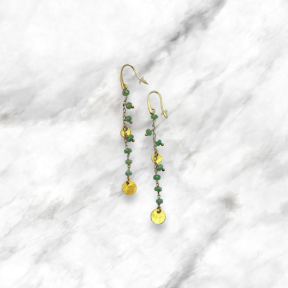 Orecchini in argento con radice di smeraldi