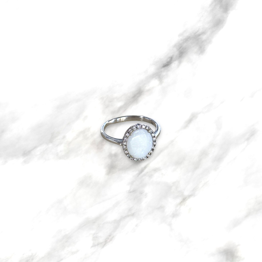 Anello in oro bianco 18kt con opale e diamanti naturali