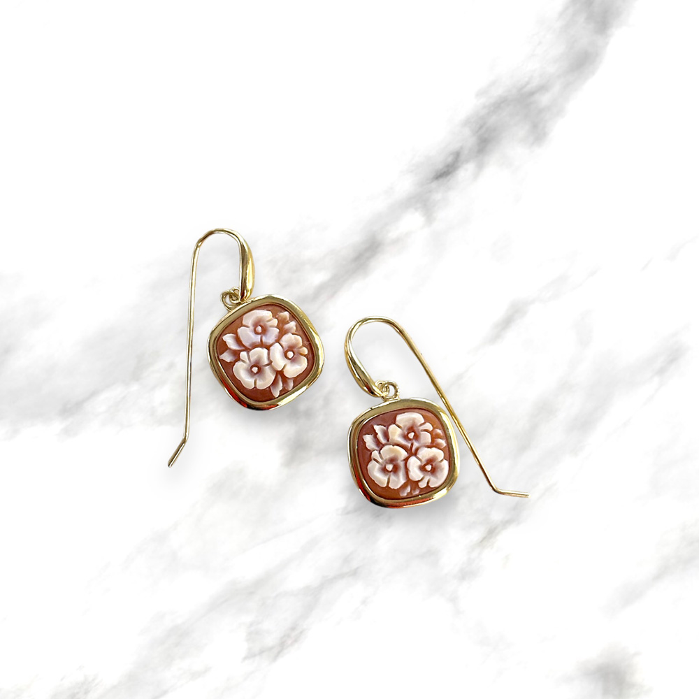 Orecchini in argento dorato con cameo