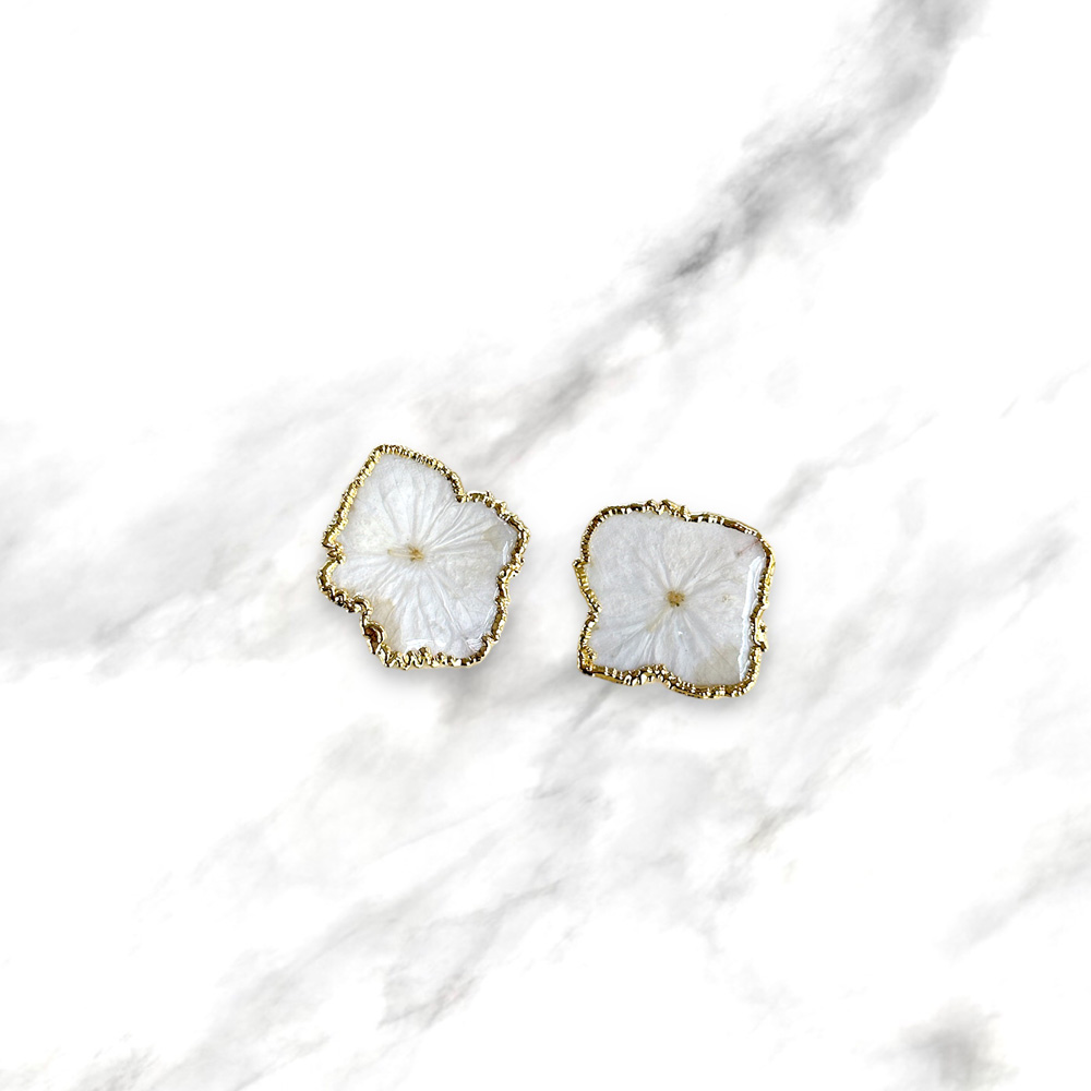 Orecchini in argento dorato con foglia di ortensia