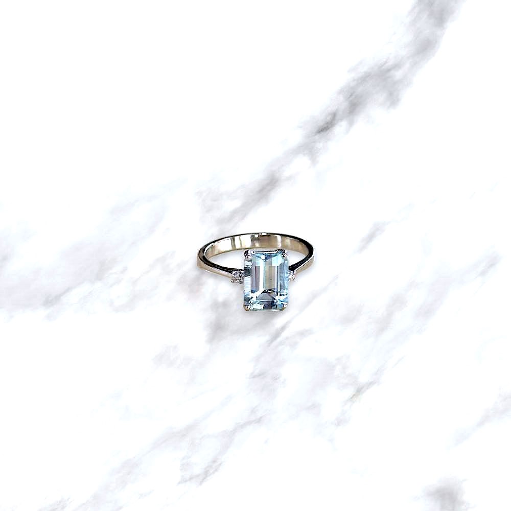 Trilogy in oro bianco 18kt con acquamarina e diamanti