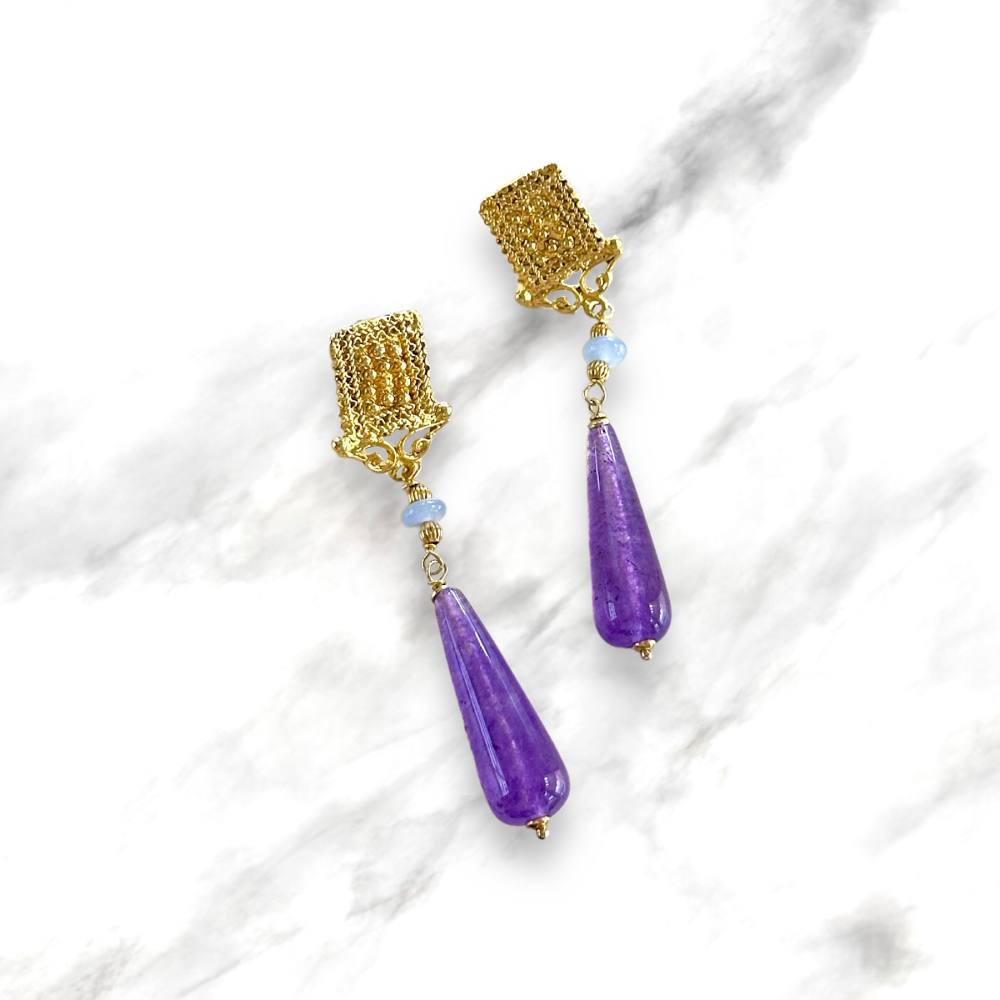 Orecchini in argento dorato con goccia di ametista e quarzo
